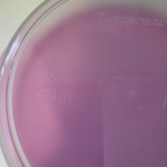 Tupperware Set of Two- 1 1/2 cup/410 ml Medium Wonders Bowls - Picture 4 of 4